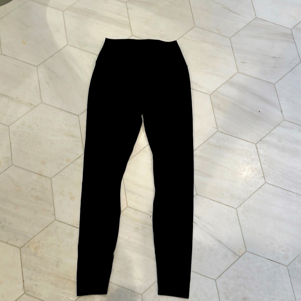 Alo leggings with holes
